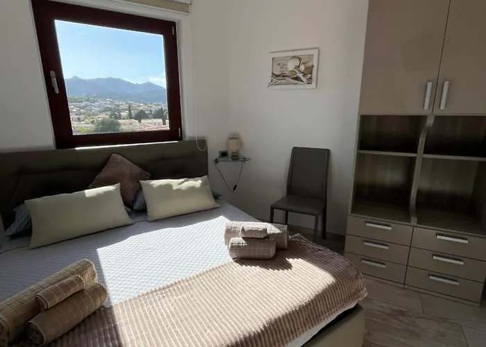 Florian Nocleg ze śniadaniem San Teodoro (Sardinia)